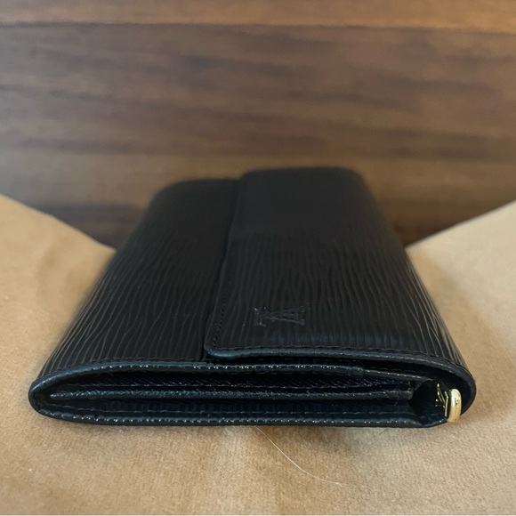SOLD. Louis Vuitton Black Epi Sarah wallet - Picture 4 of 9